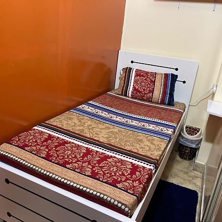 迪拜Moon Backpackers , Al Rigga , Partition For Couples And For Singles公寓 外观 照片