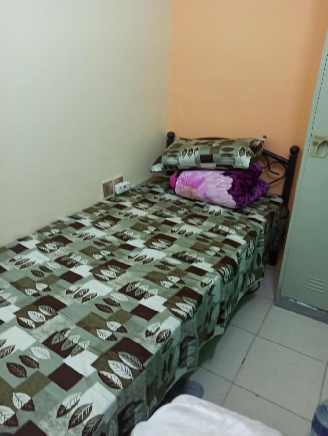 迪拜Moon Backpackers , Al Rigga , Partition For Couples And For Singles公寓 外观 照片