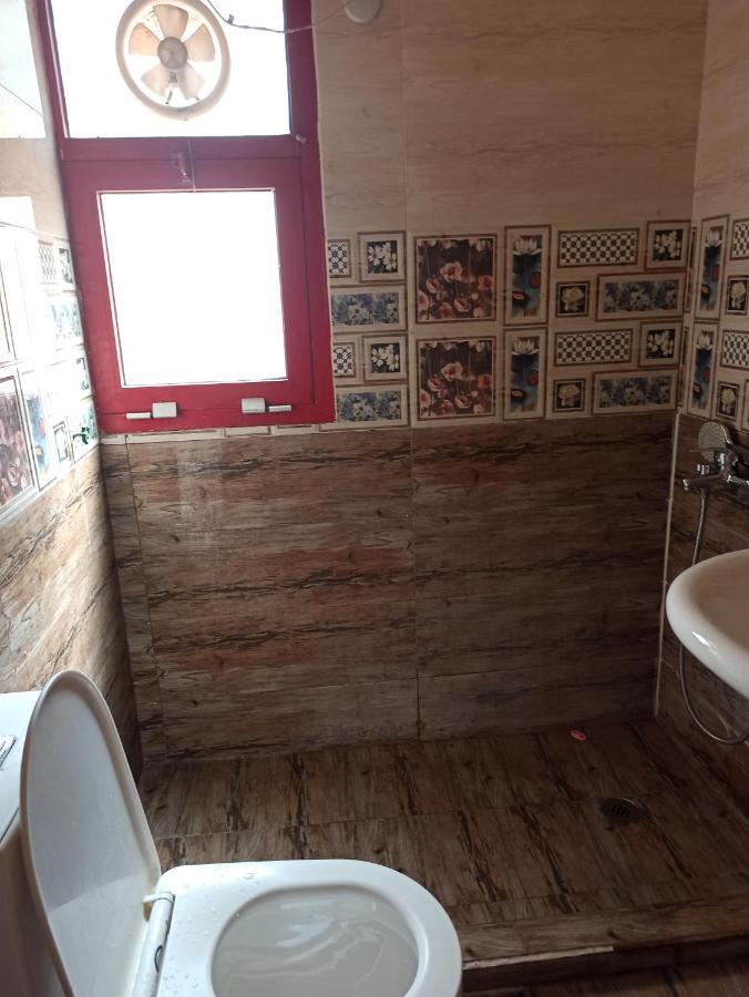 迪拜Moon Backpackers , Al Rigga , Partition For Couples And For Singles公寓 外观 照片