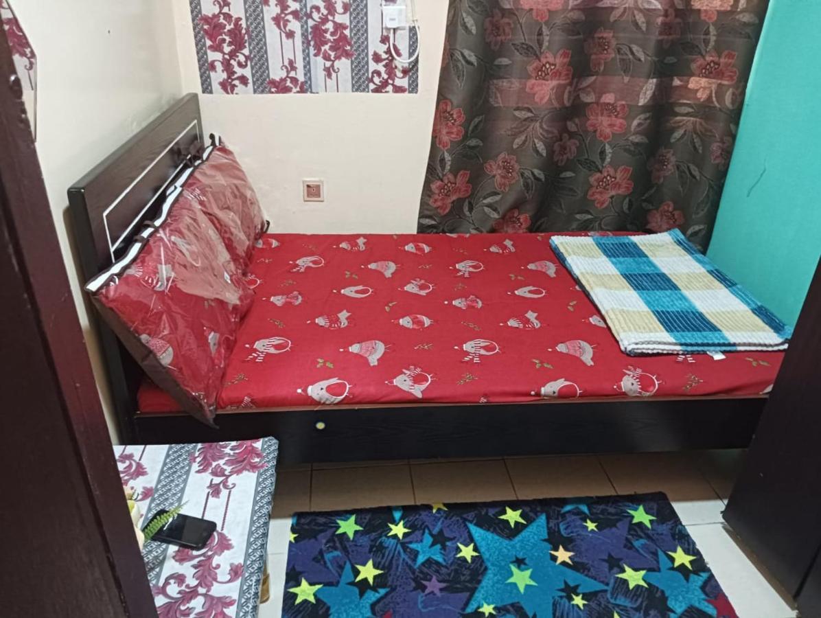 迪拜Moon Backpackers , Al Rigga , Partition For Couples And For Singles公寓 外观 照片