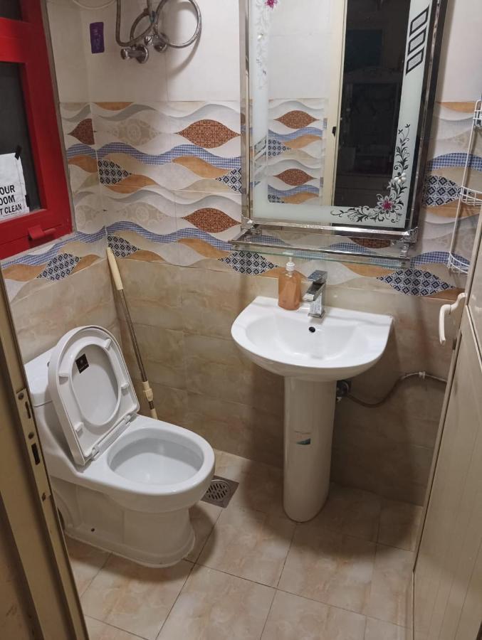 迪拜Moon Backpackers , Al Rigga , Partition For Couples And For Singles公寓 外观 照片
