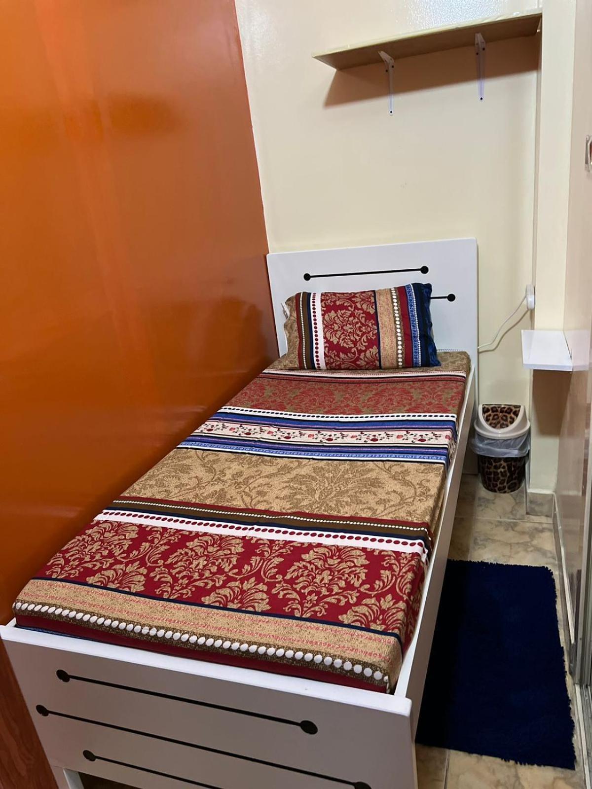 迪拜Moon Backpackers , Al Rigga , Partition For Couples And For Singles公寓 外观 照片