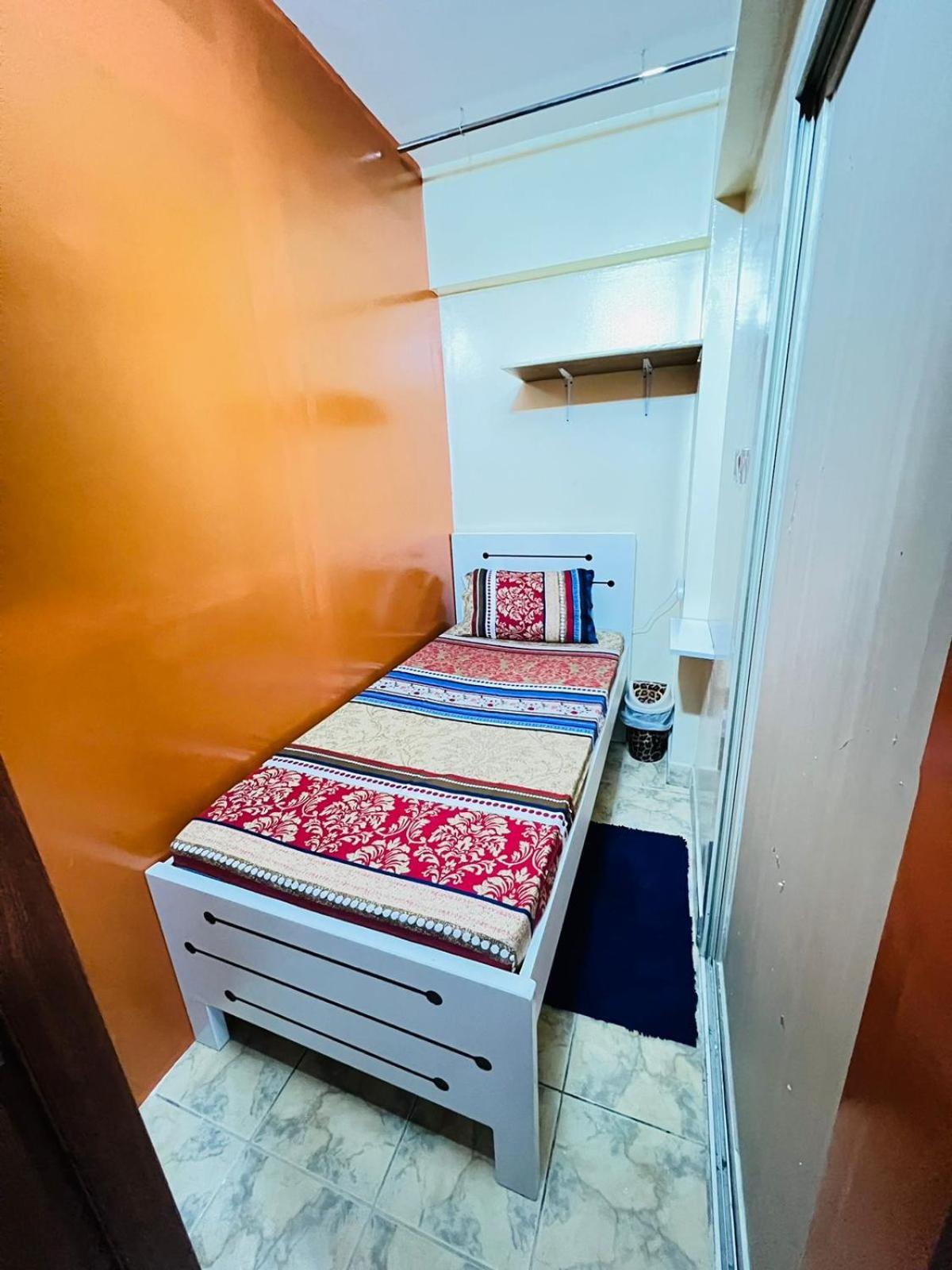 迪拜Moon Backpackers , Al Rigga , Partition For Couples And For Singles公寓 外观 照片