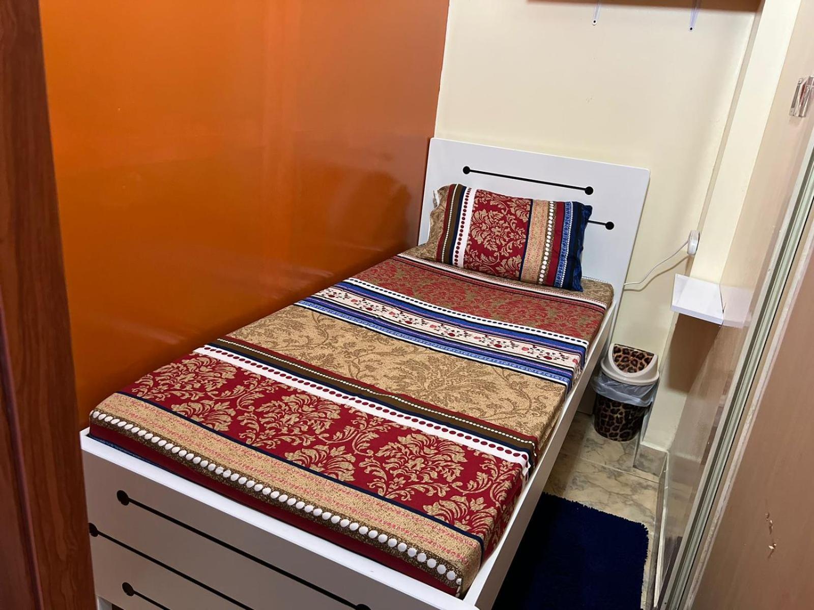 迪拜Moon Backpackers , Al Rigga , Partition For Couples And For Singles公寓 外观 照片