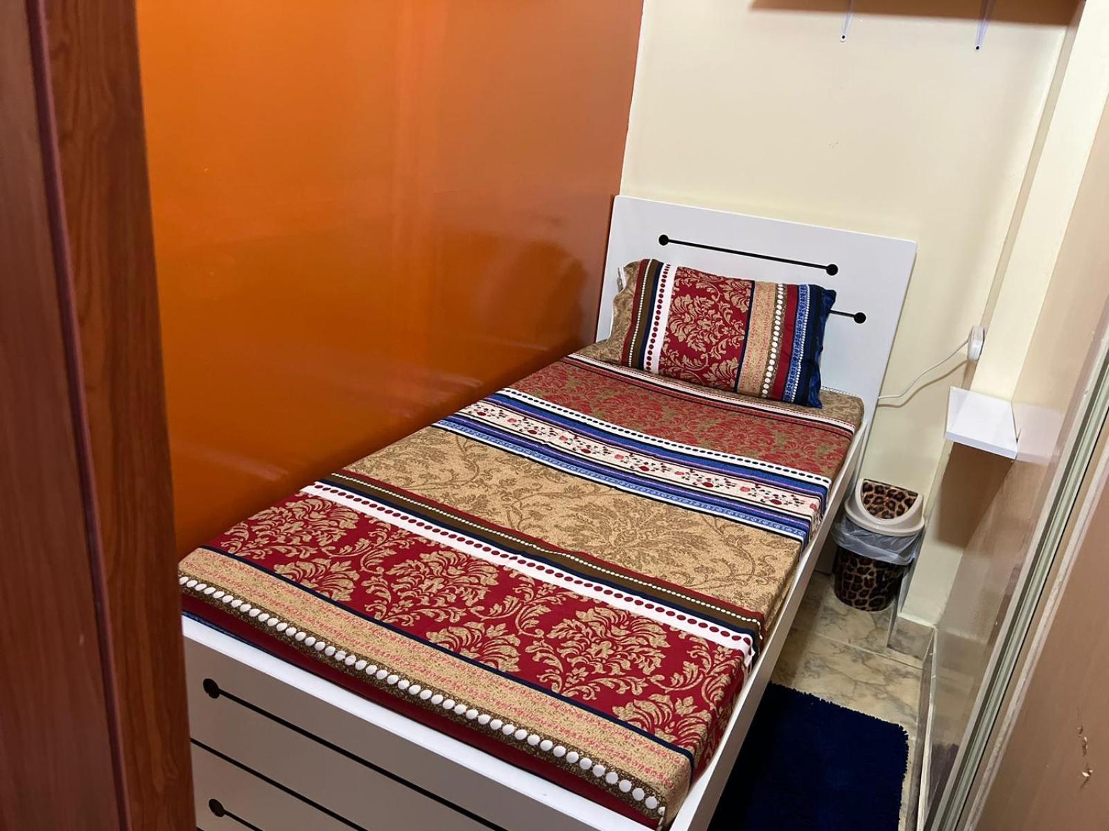 迪拜Moon Backpackers , Al Rigga , Partition For Couples And For Singles公寓 外观 照片