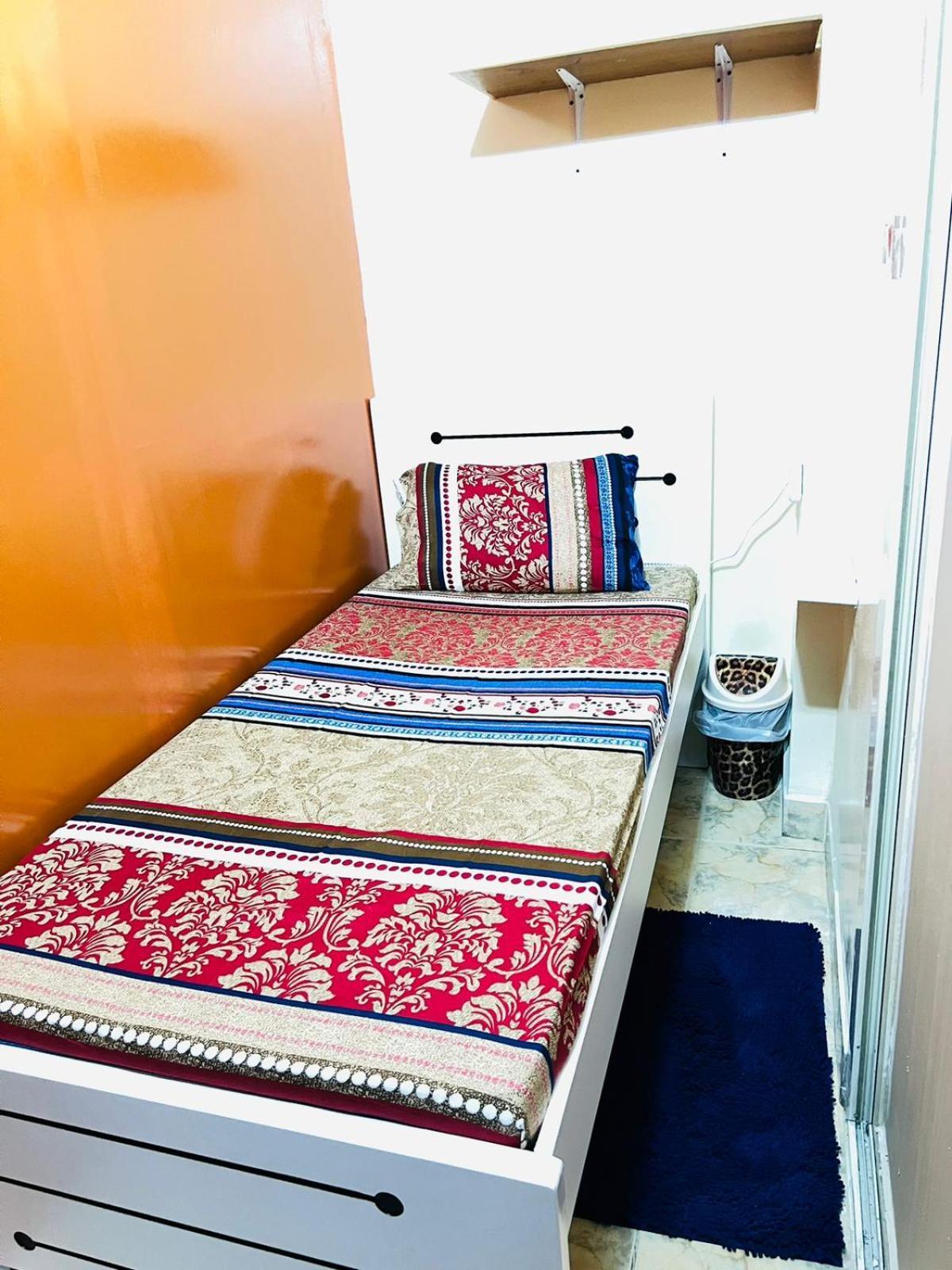 迪拜Moon Backpackers , Al Rigga , Partition For Couples And For Singles公寓 外观 照片